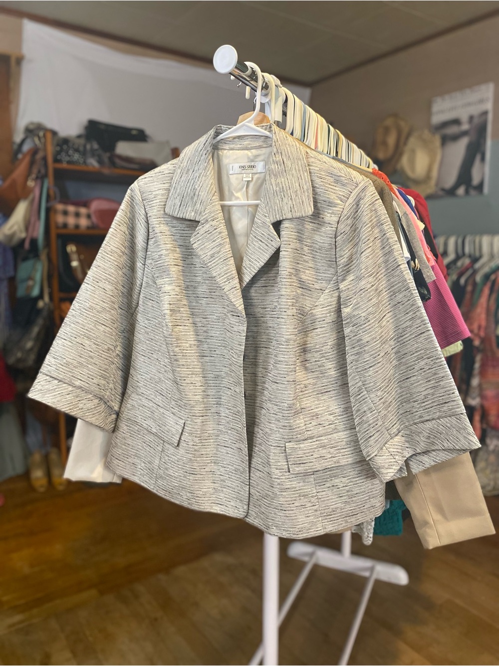Jones Studio Heathered Light Gray Cropped Blazer